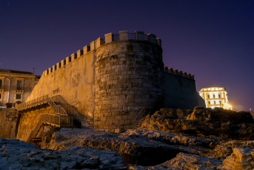 Napoli: unica città al mondo con 7 castelli