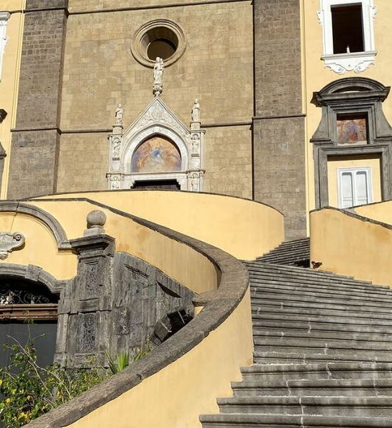 Napoli, la Chiesa di San Giovanni a Carbonara è restaurata ma chiusa. Il Comune promette: “Custodi nei giorni feriali”