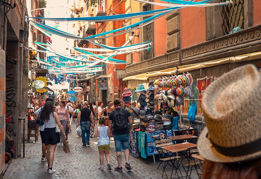 Turismo Napoli, ancora picco di presenze nei mesi estivi: è anche merito  dello scudetto